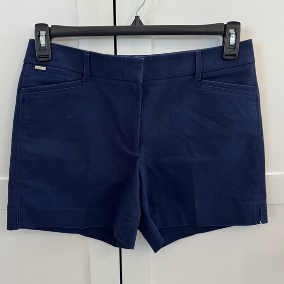 White House Black Market The 5” Shorts Navy Blue 5 pocket Sz 4 - Picture 3 of 9